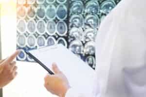 Why Neurosurgeons and Orthopedic Surgeons Are Pairing Up | AICA Orthopedics