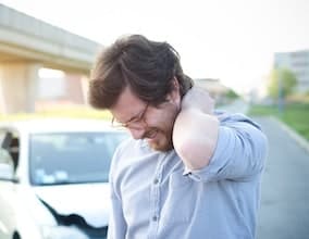 Man needing an orthopedic doctor in atlanta after sustaining whiplash injury in car accident