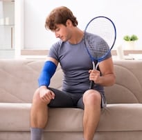 man with tennis elbow needing a physical therapy clinic